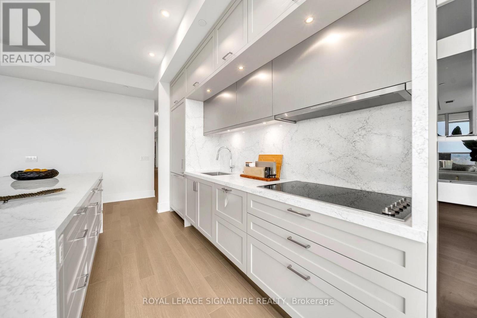 617 - 399 Royal Orchard Boulevard, Markham, Ontario  L3T 0H3 - Photo 8 - N12982514