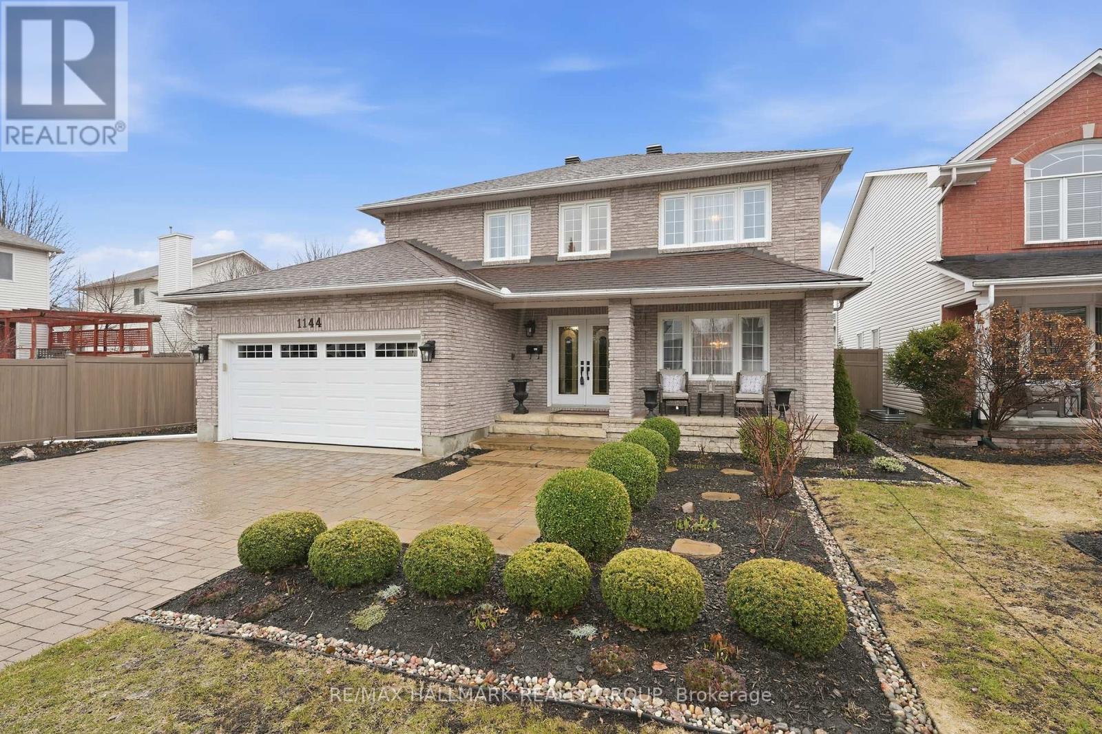 1144 Ambercrest Street, Ottawa, Ontario  K1J 1A9 - Photo 4 - X12988552