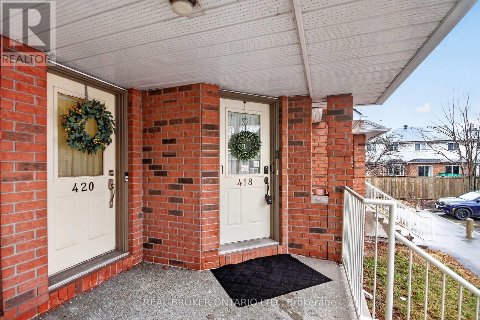 418 Briston Private, Ottawa, Ontario  K1G 5R4 - Photo 2 - X12988558