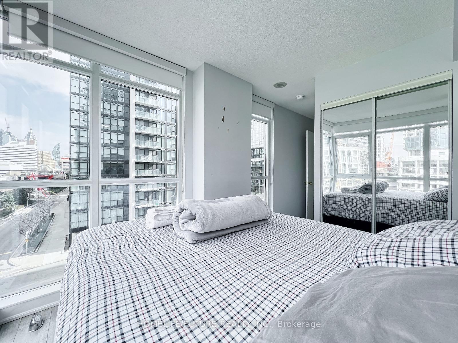 649 - 10 Capreol Court, Toronto, Ontario  M5V 4B3 - Photo 12 - C12988564