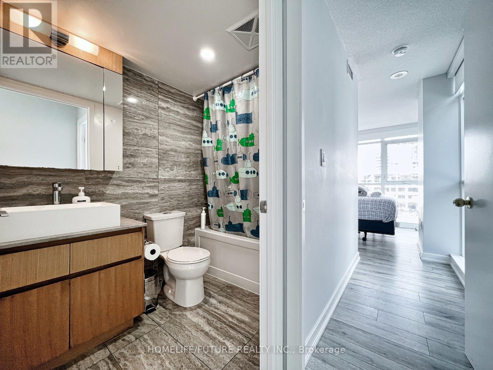 649 - 10 Capreol Court, Toronto, Ontario  M5V 4B3 - Photo 13 - C12988564