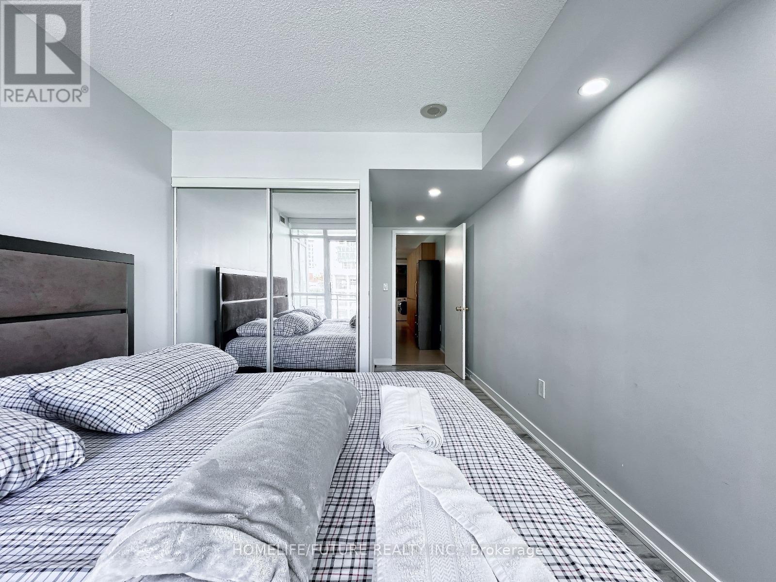 649 - 10 Capreol Court, Toronto, Ontario  M5V 4B3 - Photo 18 - C12988564