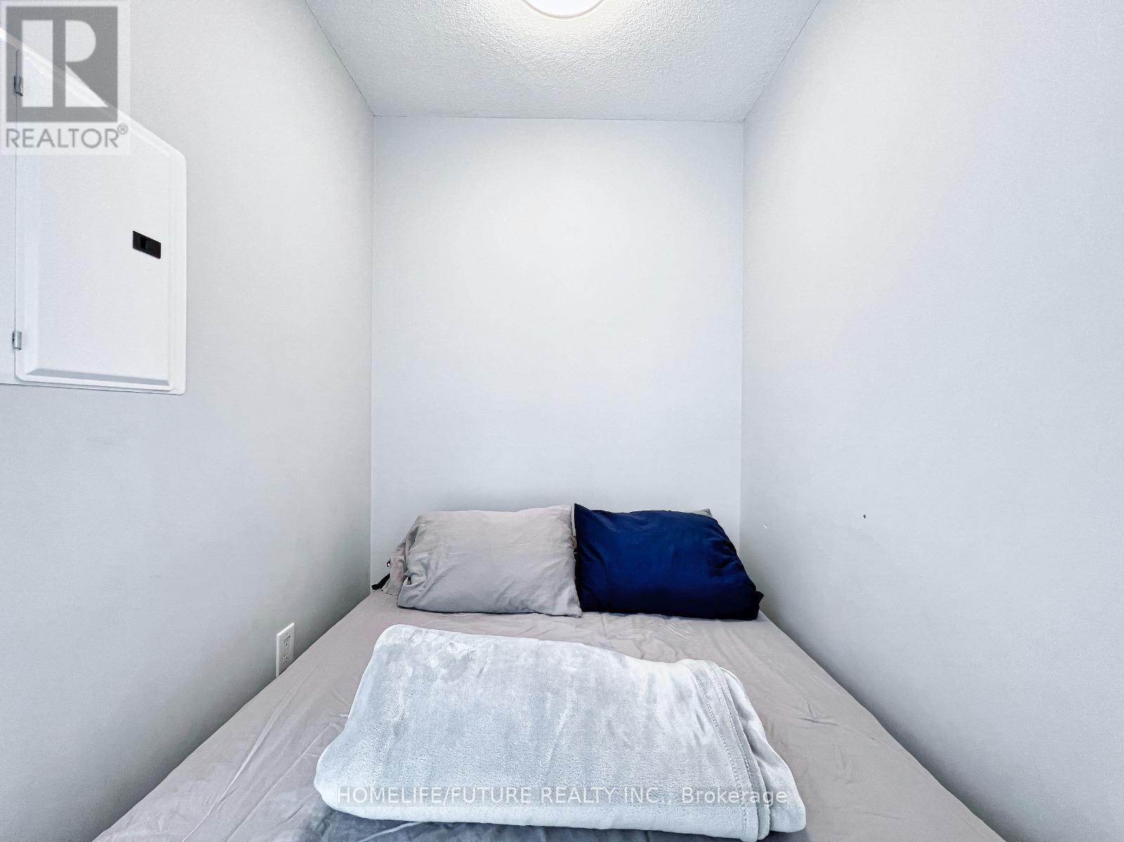 649 - 10 Capreol Court, Toronto, Ontario  M5V 4B3 - Photo 19 - C12988564