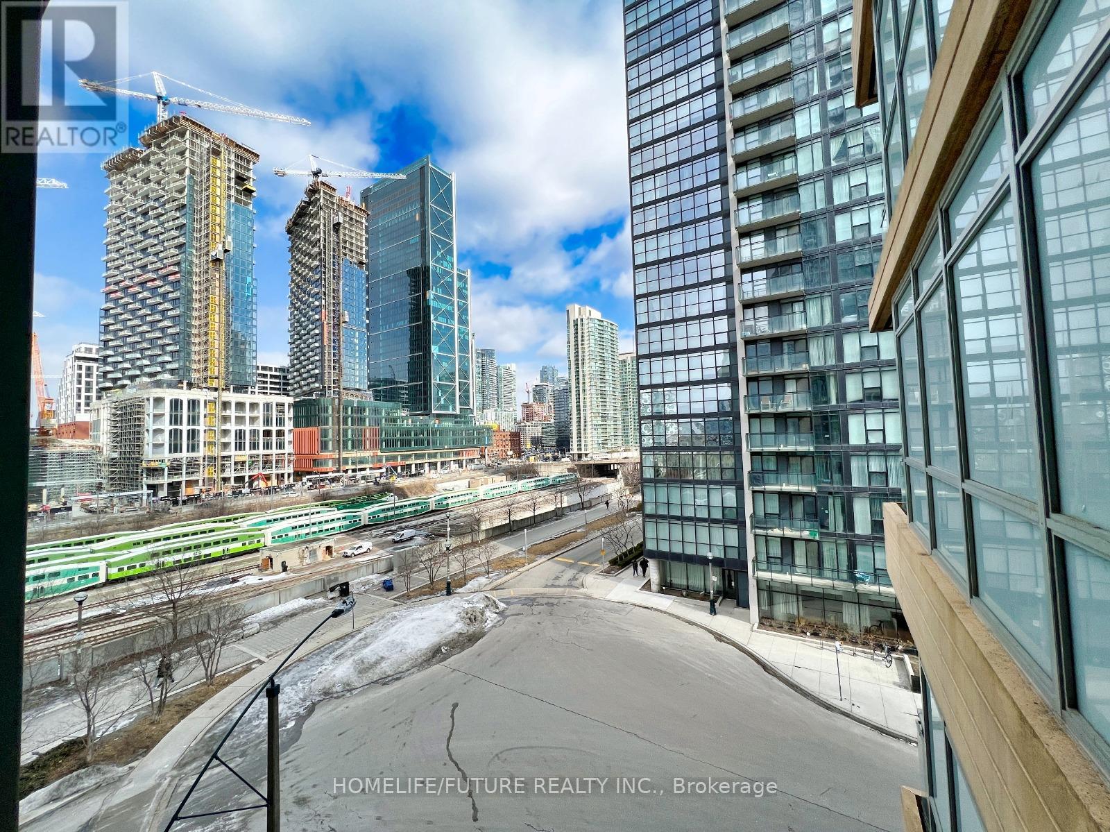 649 - 10 Capreol Court, Toronto, Ontario  M5V 4B3 - Photo 23 - C12988564