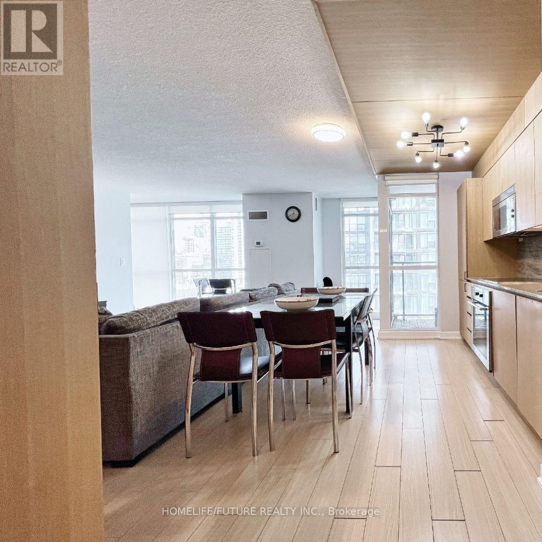 649 - 10 Capreol Court, Toronto, Ontario  M5V 4B3 - Photo 4 - C12988564