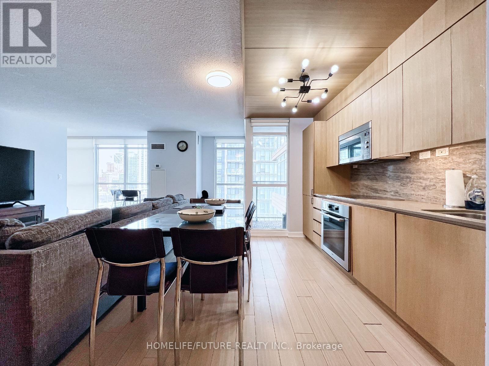 649 - 10 Capreol Court, Toronto, Ontario  M5V 4B3 - Photo 5 - C12988564