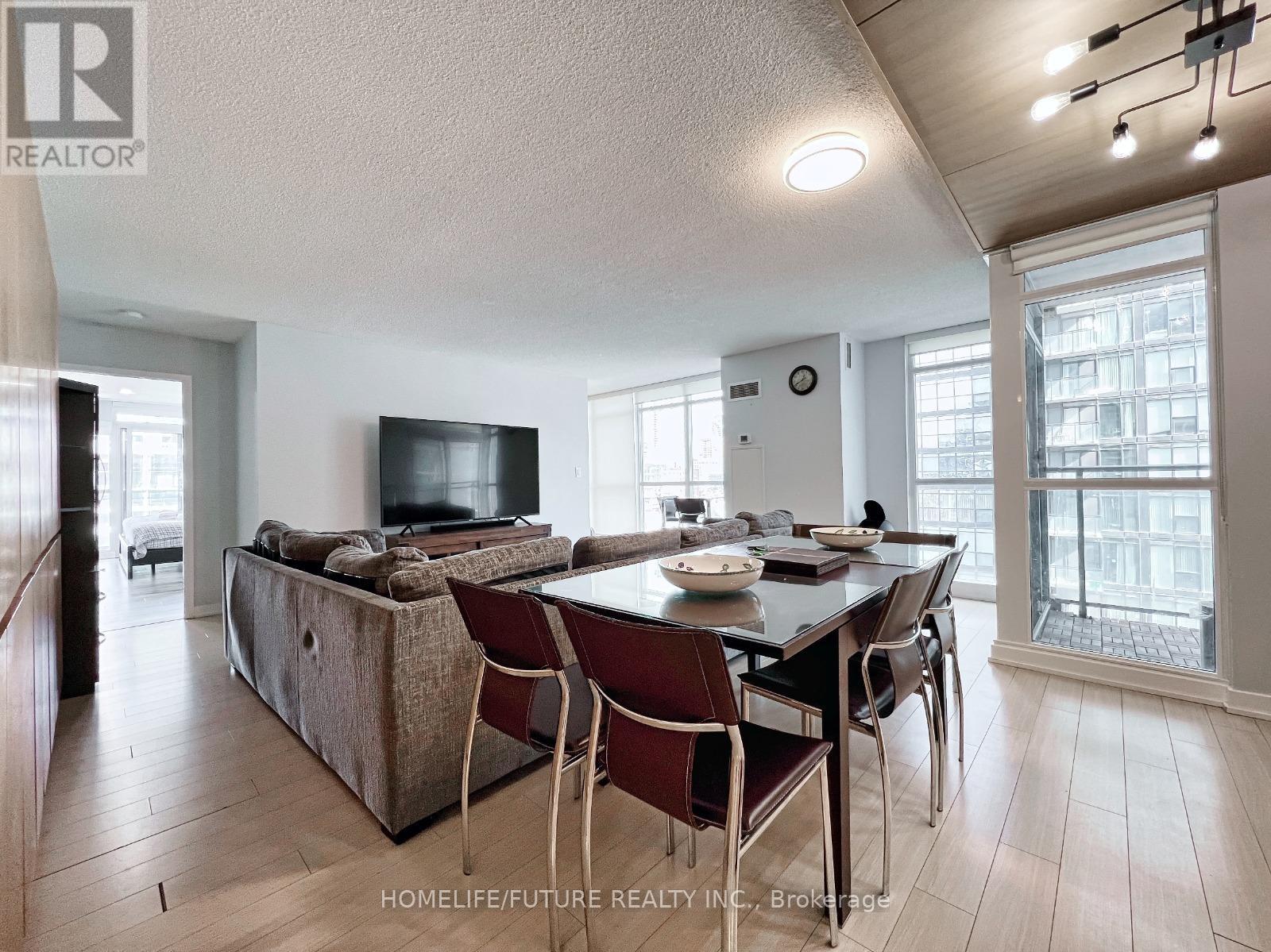 649 - 10 Capreol Court, Toronto, Ontario  M5V 4B3 - Photo 6 - C12988564