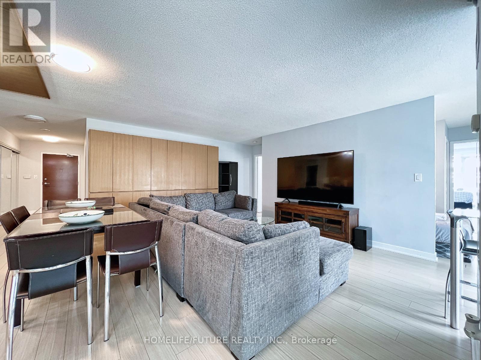 649 - 10 Capreol Court, Toronto, Ontario  M5V 4B3 - Photo 7 - C12988564