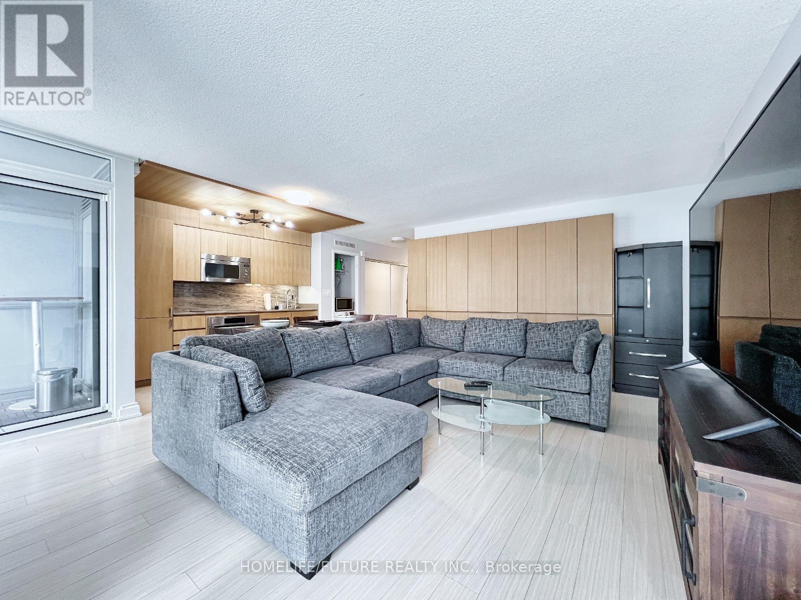 649 - 10 Capreol Court, Toronto, Ontario  M5V 4B3 - Photo 8 - C12988564