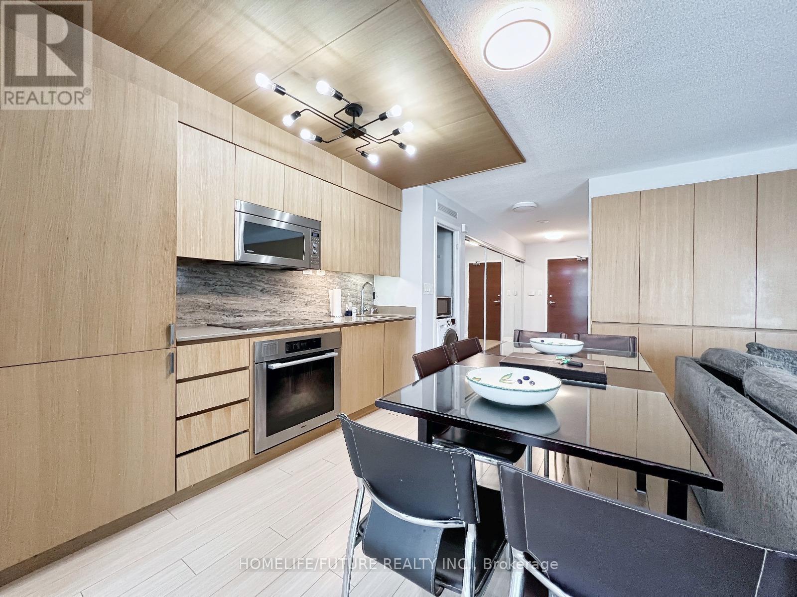 649 - 10 Capreol Court, Toronto, Ontario  M5V 4B3 - Photo 9 - C12988564