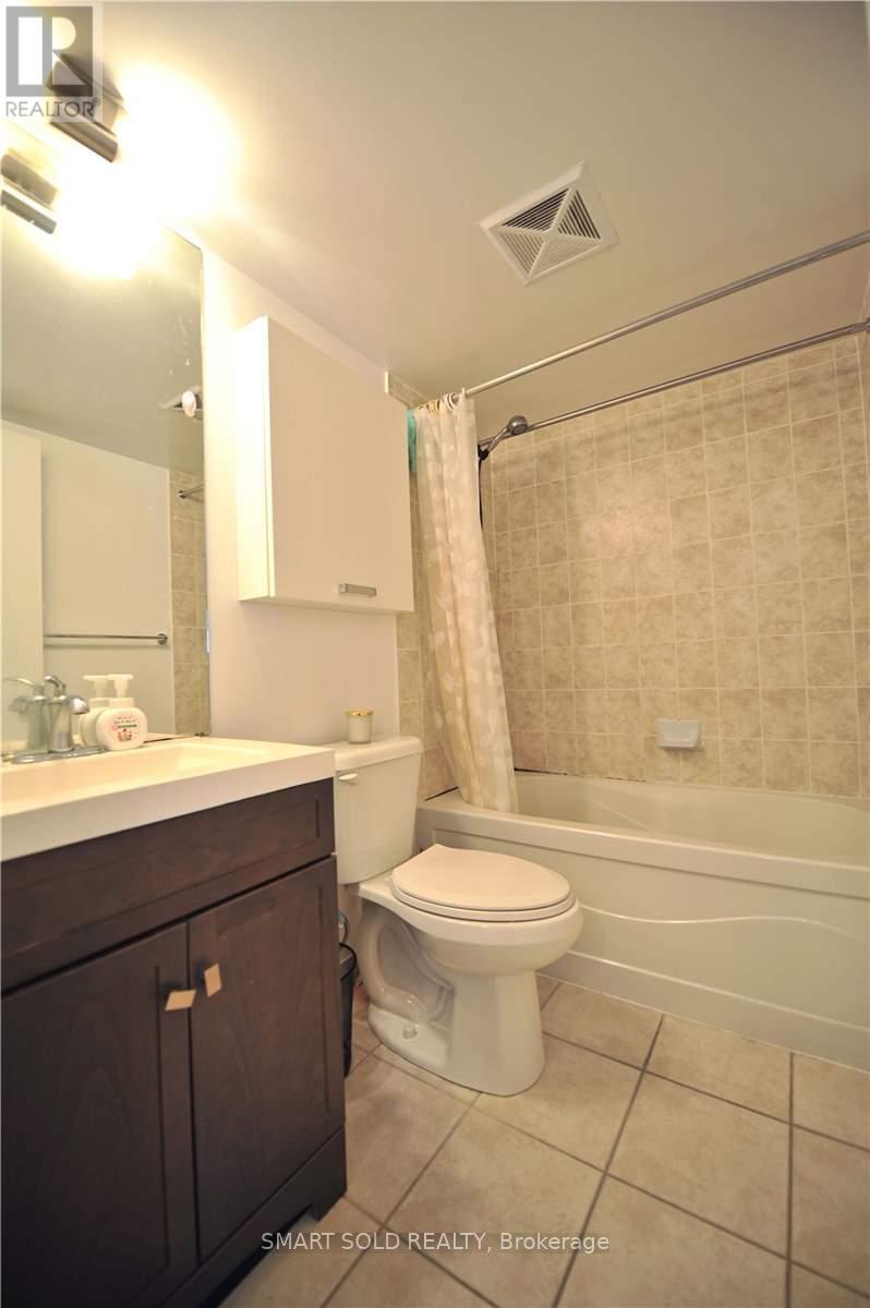 406 - 38 Grenville Street, Toronto, Ontario  M4Y 1A5 - Photo 4 - C12988566