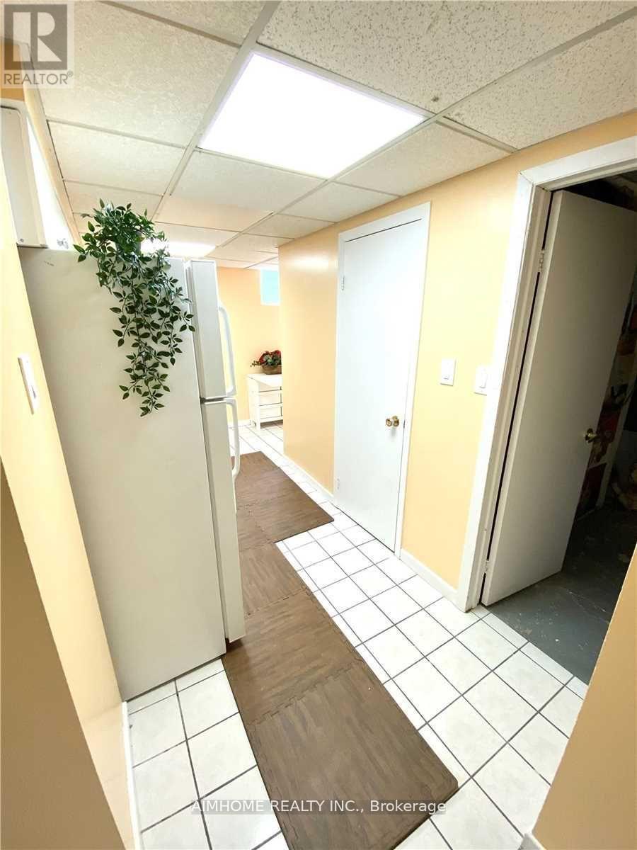 18 Rockport (Bsmt) Crescent S, Richmond Hill, Ontario  L4C 2L6 - Photo 14 - N12988590