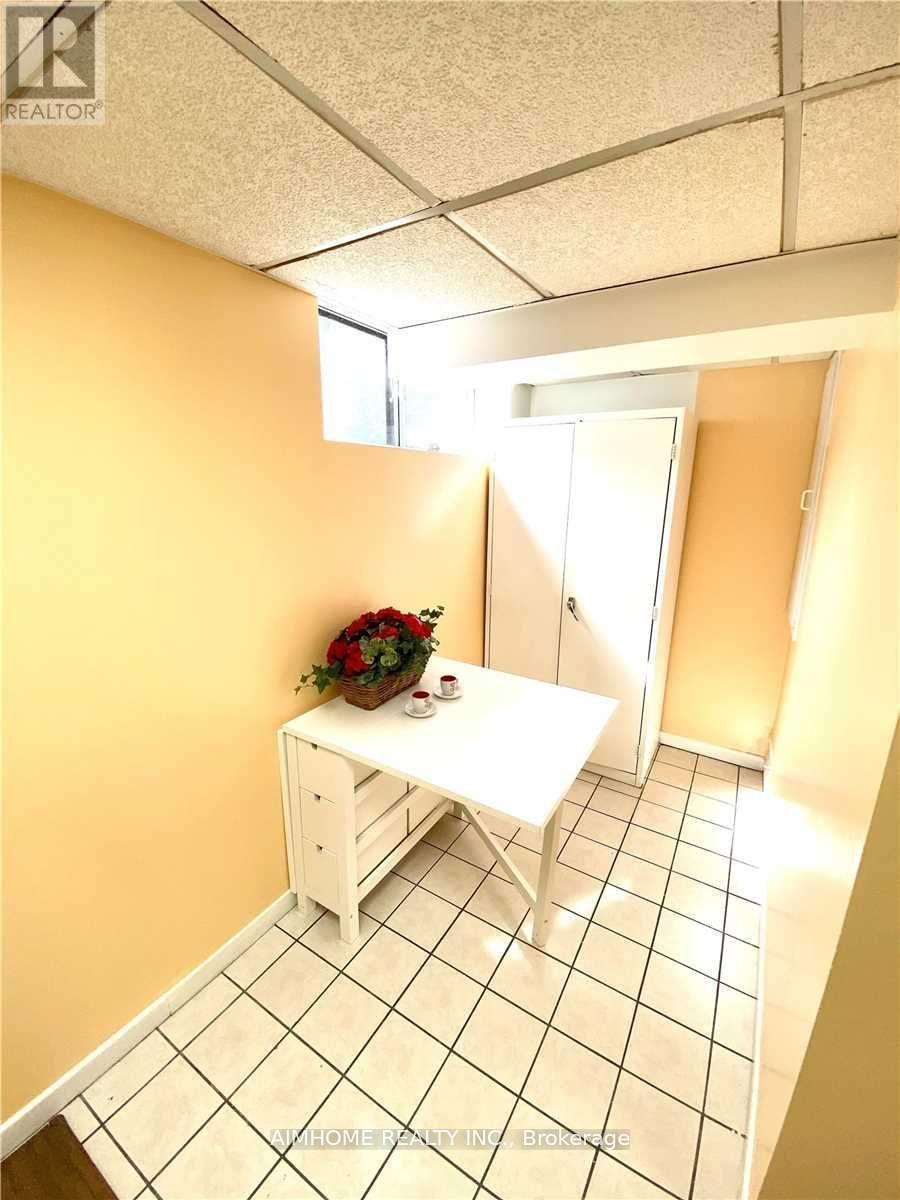 18 Rockport (Bsmt) Crescent S, Richmond Hill, Ontario  L4C 2L6 - Photo 17 - N12988590