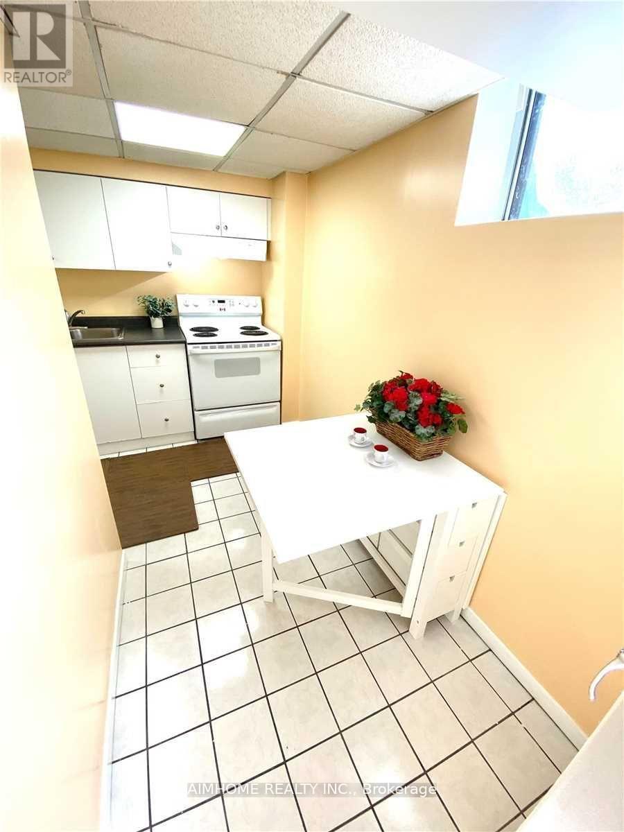 18 Rockport (Bsmt) Crescent S, Richmond Hill, Ontario  L4C 2L6 - Photo 18 - N12988590