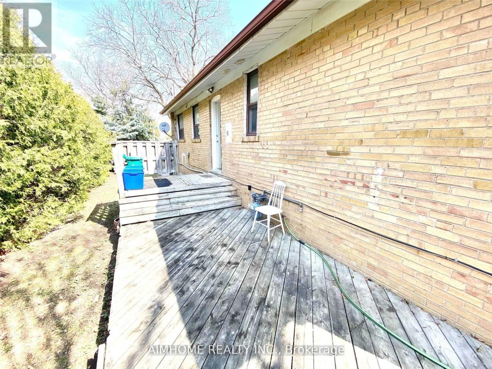 18 Rockport (Bsmt) Crescent S, Richmond Hill, Ontario  L4C 2L6 - Photo 6 - N12988590