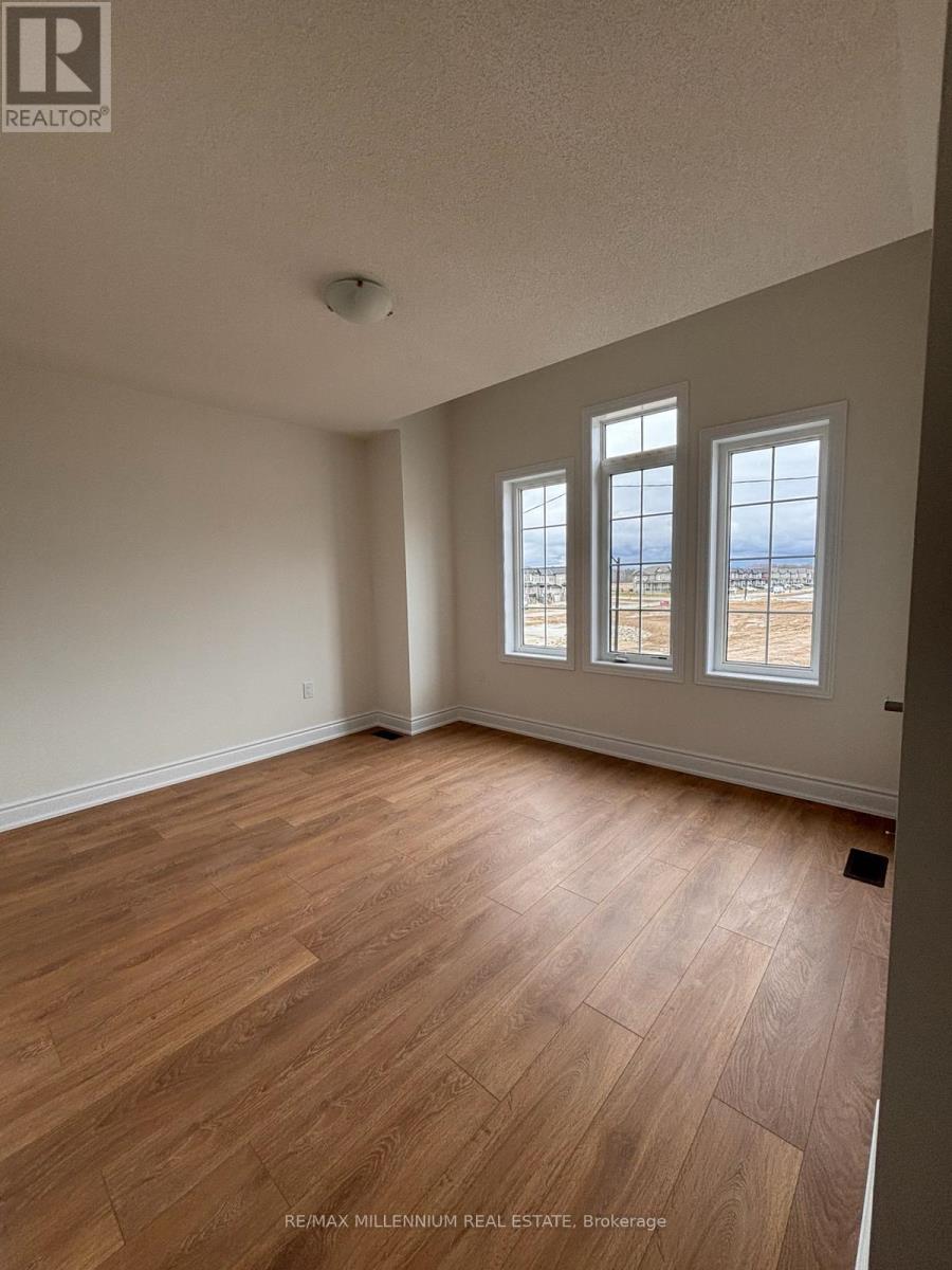 11 Mission Street, Wasaga Beach, Ontario  L0M 1S0 - Photo 3 - S12988578