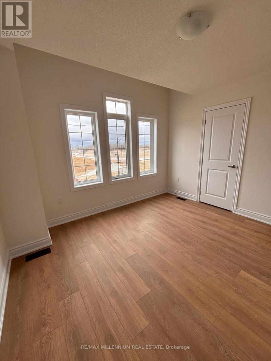 11 Mission Street, Wasaga Beach, Ontario  L0M 1S0 - Photo 4 - S12988578