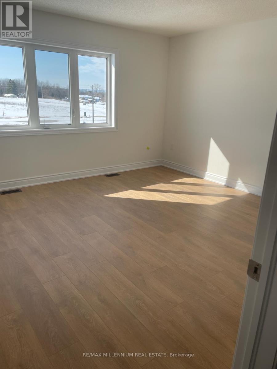 11 Mission Street, Wasaga Beach, Ontario  L0M 1S0 - Photo 7 - S12988578