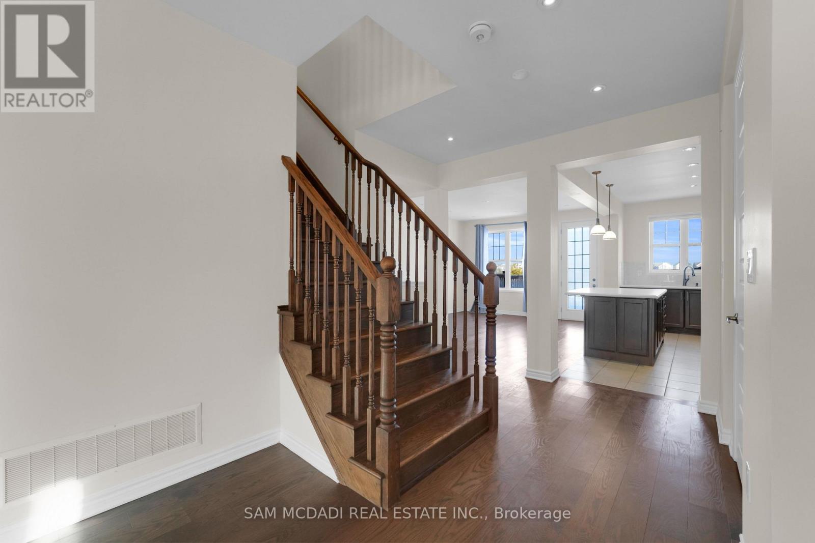 1395 Chretien Street, Milton, Ontario  L9E 1G7 - Photo 8 - W12988574