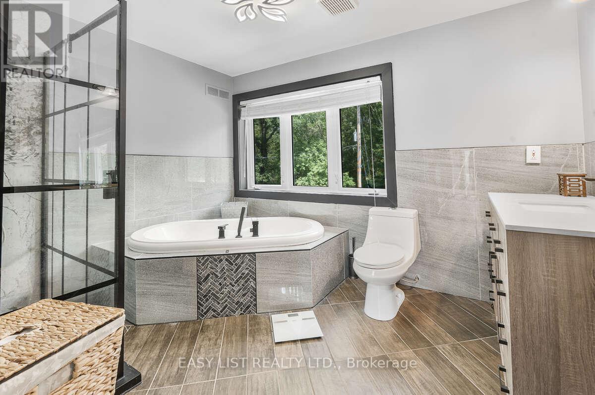 Unknown Address, ,    - Photo 23 - X12988546