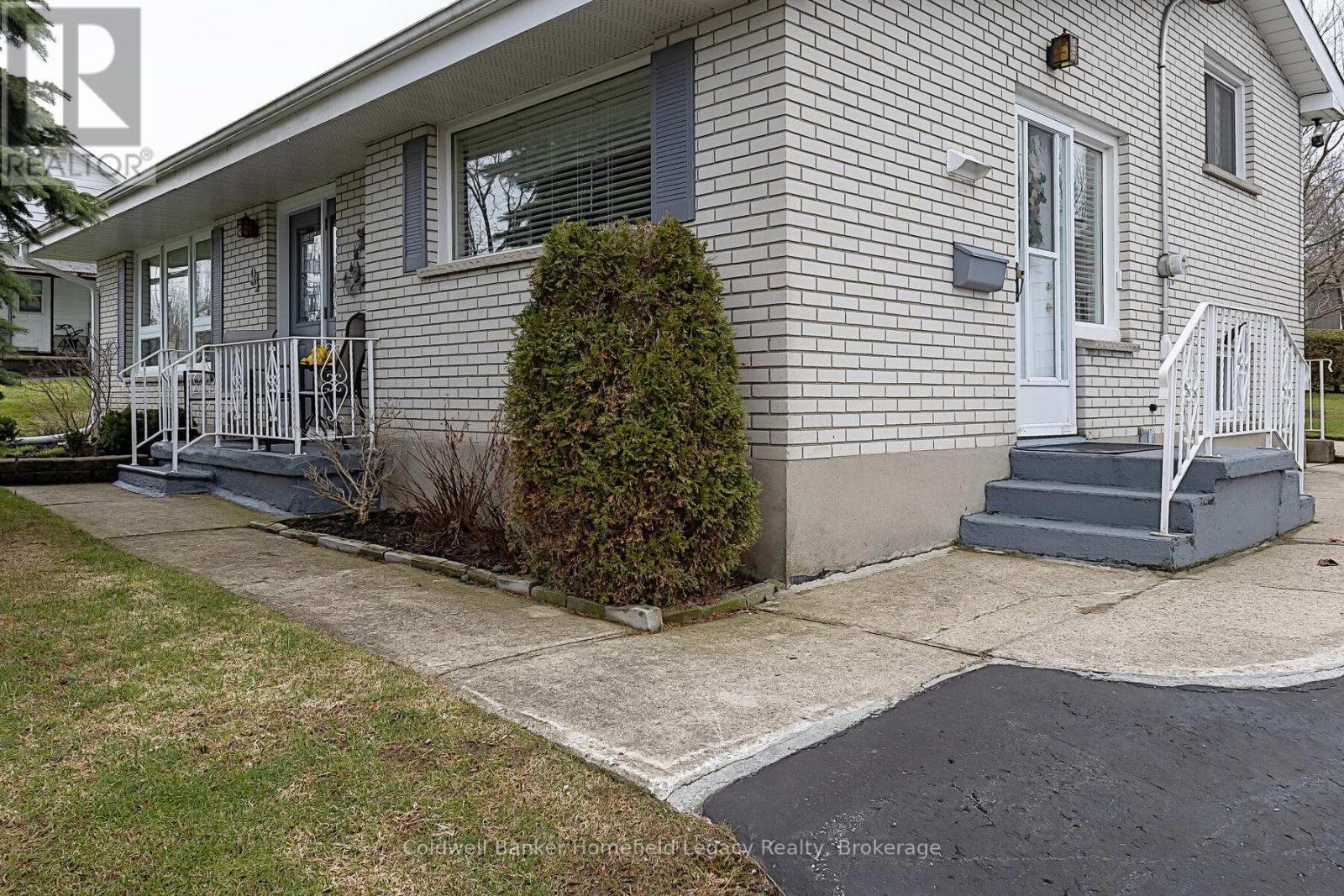 94 William Street N, St. Marys, Ontario  N4X 1B8 - Photo 4 - X12771056