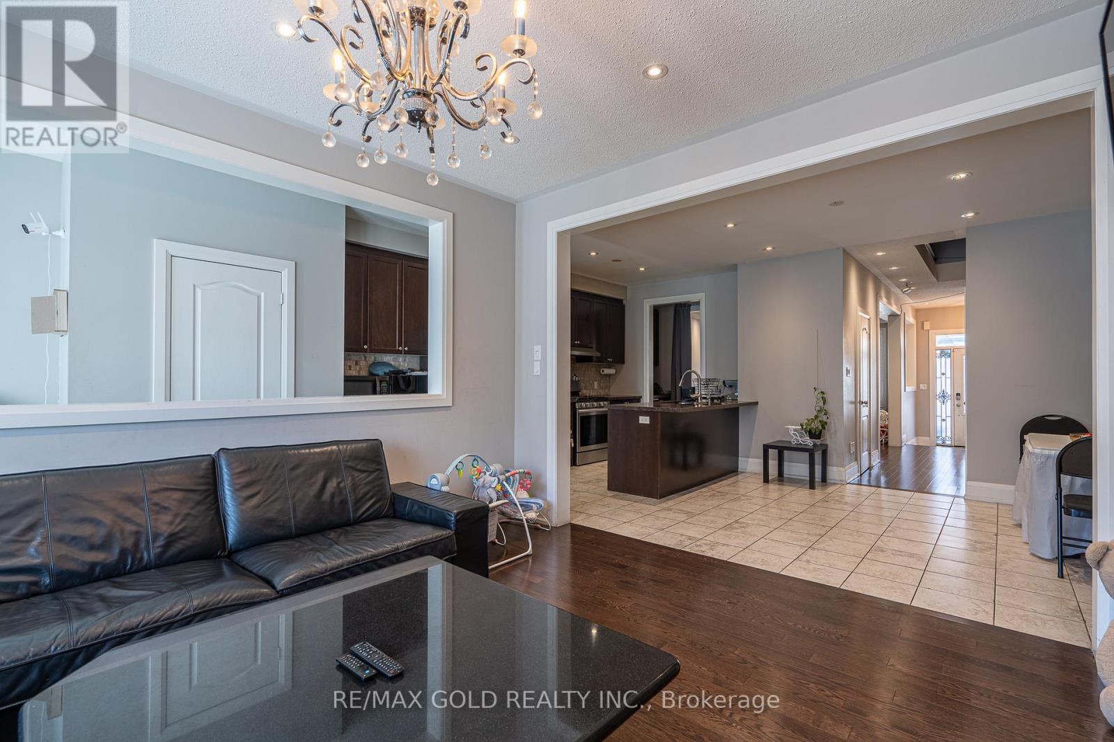 61 Yellowknife Road, Brampton, Ontario  L6R 0B3 - Photo 10 - W12979510