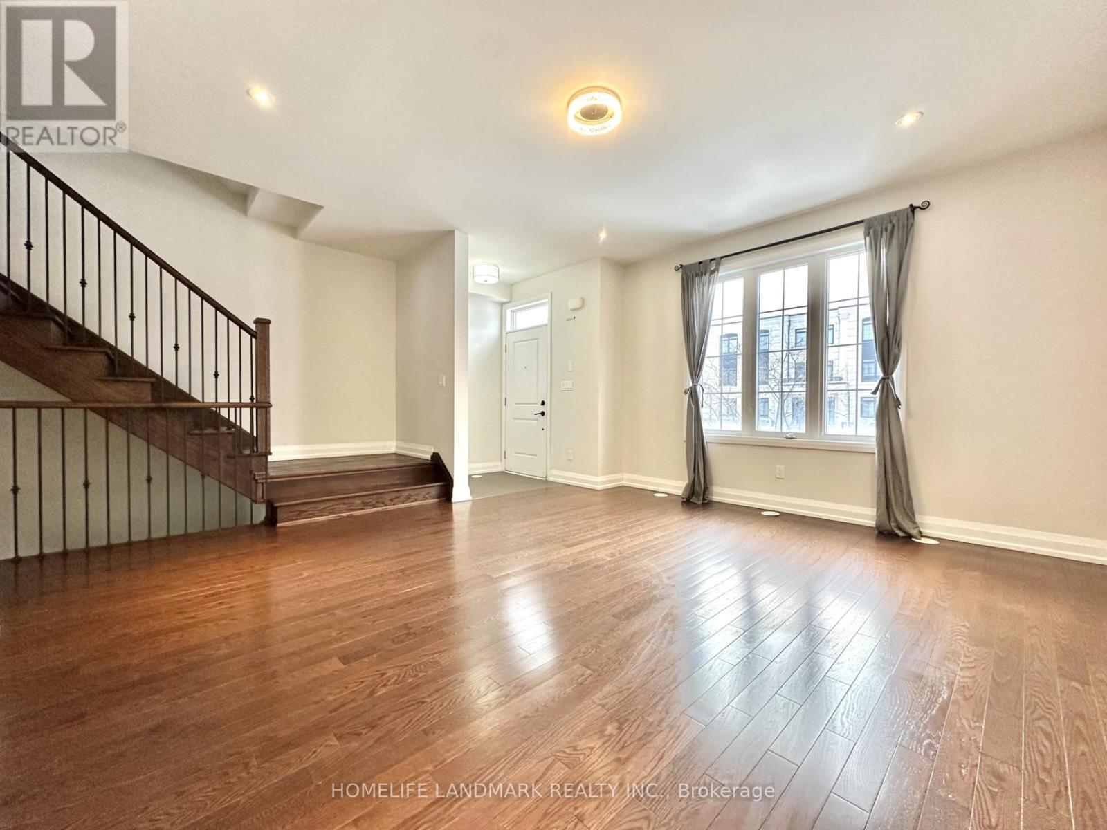 87 Village Parkway, Markham, Ontario  L3R 4Z7 - Photo 3 - N12818364