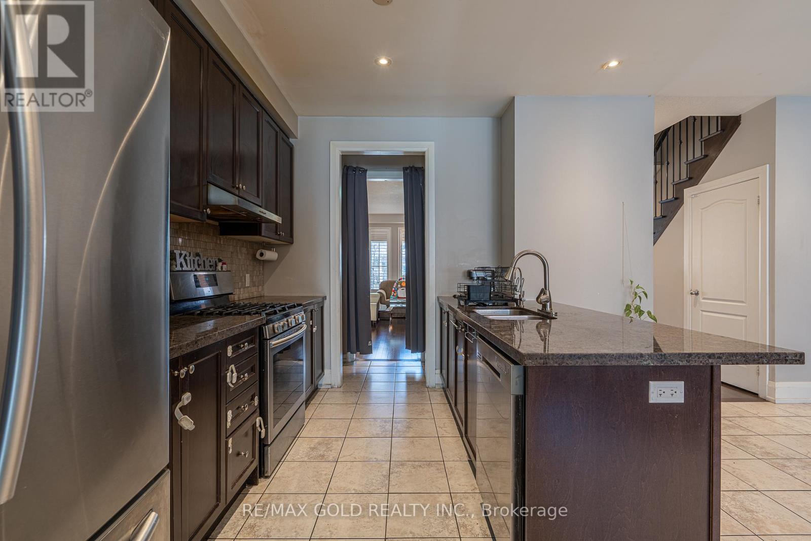 61 Yellowknife Road, Brampton, Ontario  L6R 0B3 - Photo 13 - W12979510