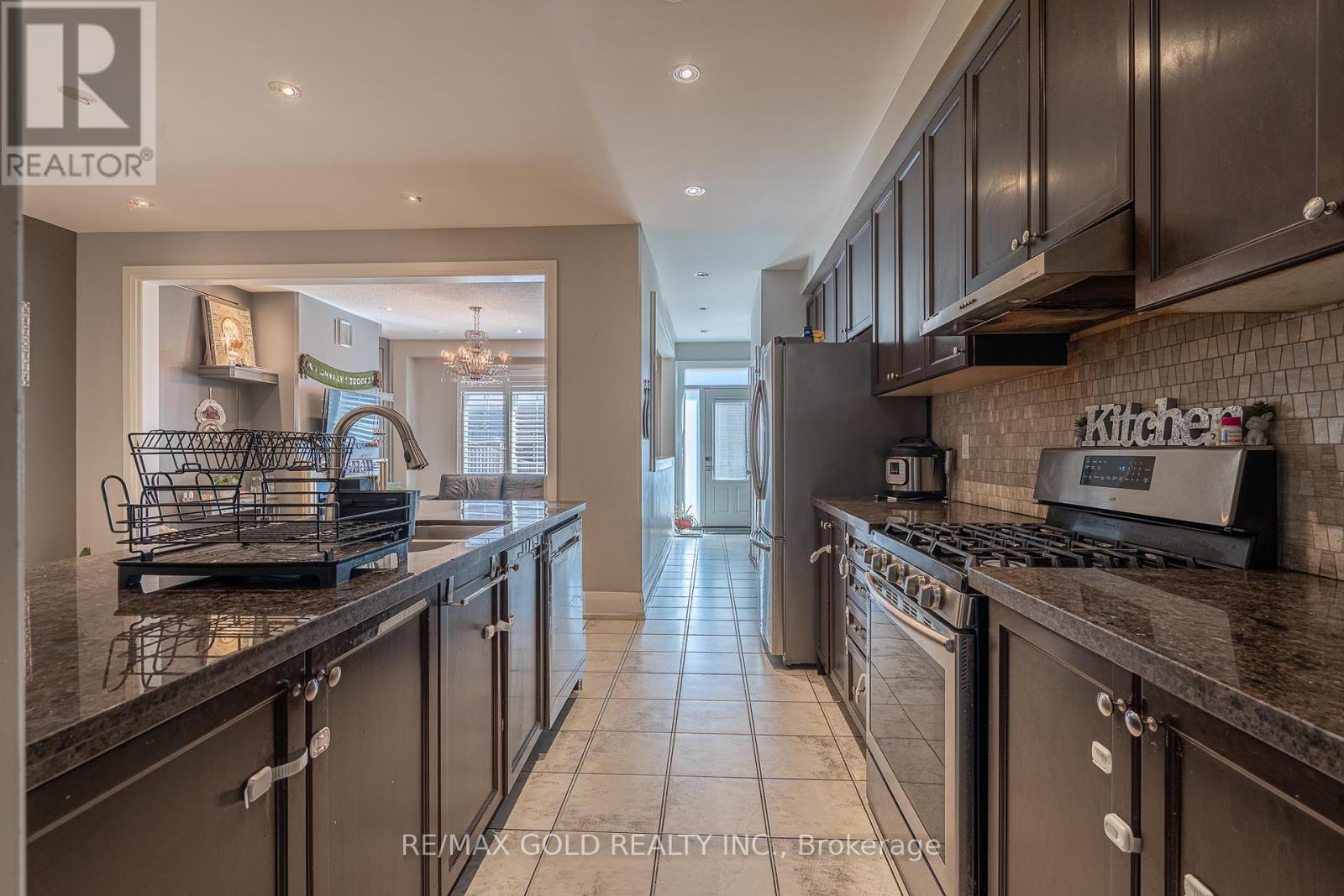 61 Yellowknife Road, Brampton, Ontario  L6R 0B3 - Photo 14 - W12979510