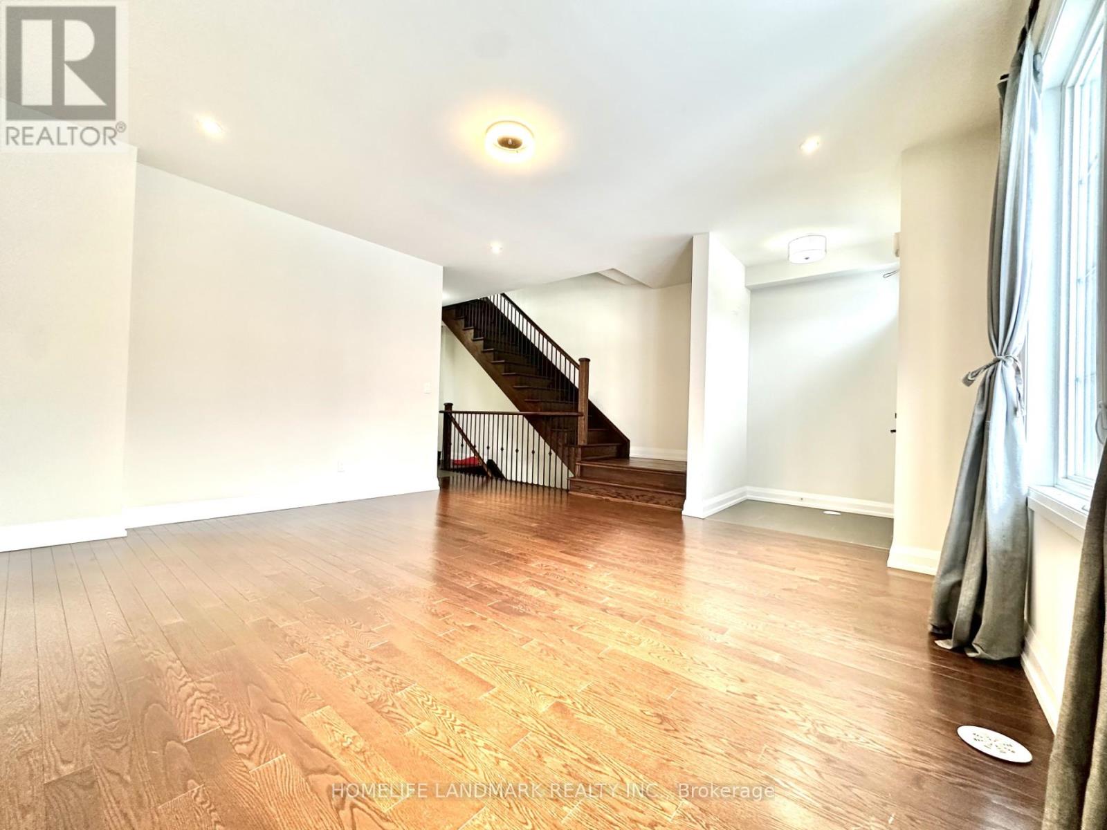 87 Village Parkway, Markham, Ontario  L3R 4Z7 - Photo 4 - N12818364