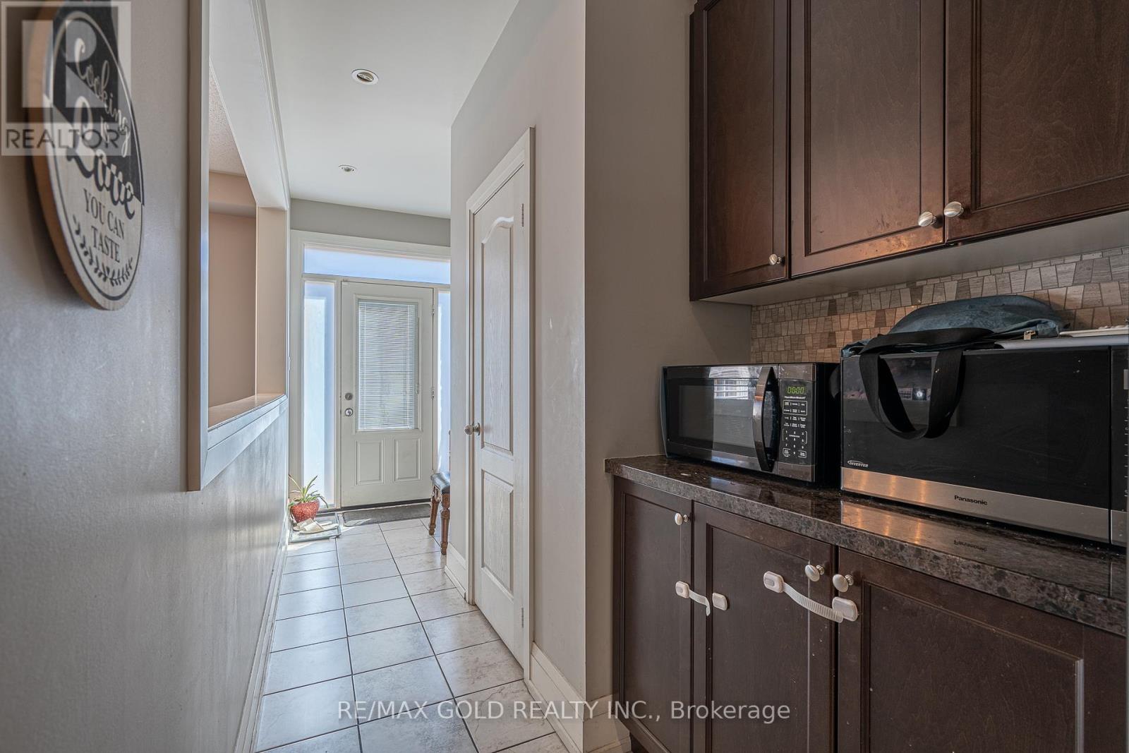 61 Yellowknife Road, Brampton, Ontario  L6R 0B3 - Photo 15 - W12979510