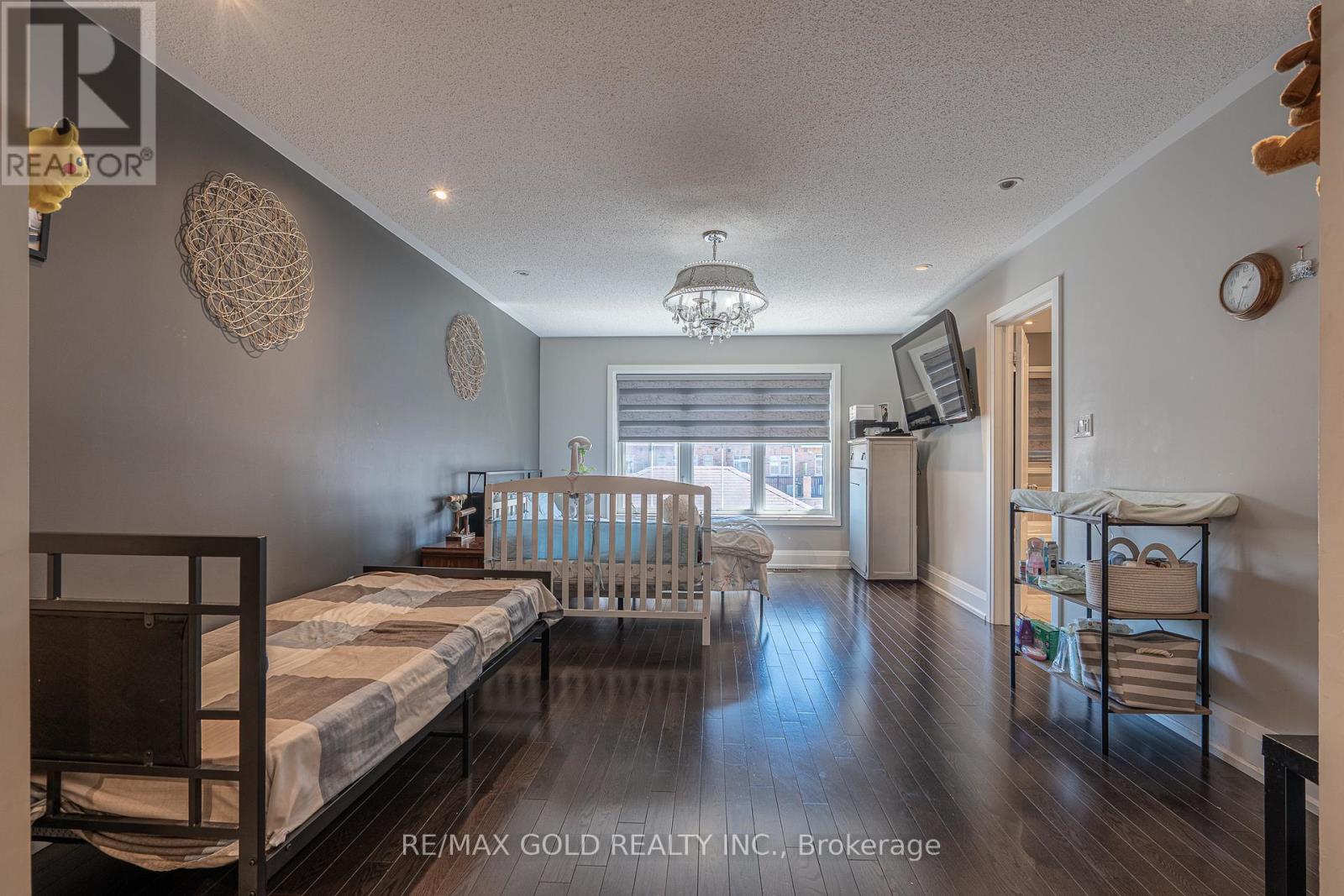 61 Yellowknife Road, Brampton, Ontario  L6R 0B3 - Photo 18 - W12979510