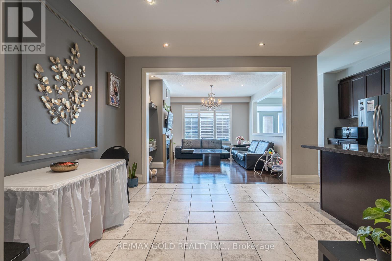 61 Yellowknife Road, Brampton, Ontario  L6R 0B3 - Photo 8 - W12979510