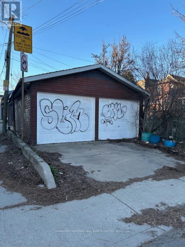 60a Arlington Avenue, Toronto, Ontario  M6G 3L1 - Photo 4 - C12988616