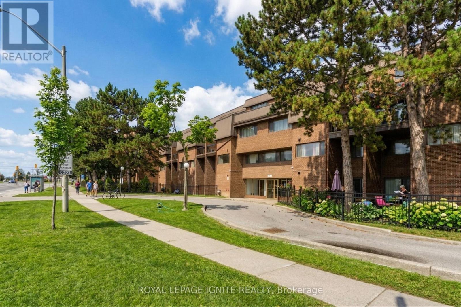 211 - 3455 Morning Star Drive, Mississauga, Ontario  L4T 3T9 - Photo 2 - W12988612