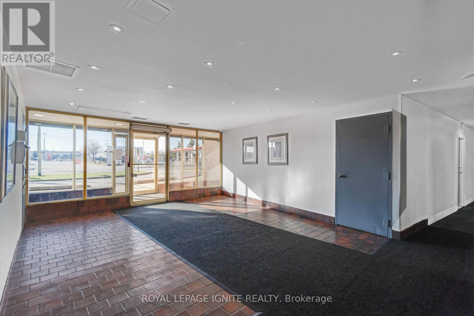 211 - 3455 Morning Star Drive, Mississauga, Ontario  L4T 3T9 - Photo 5 - W12988612