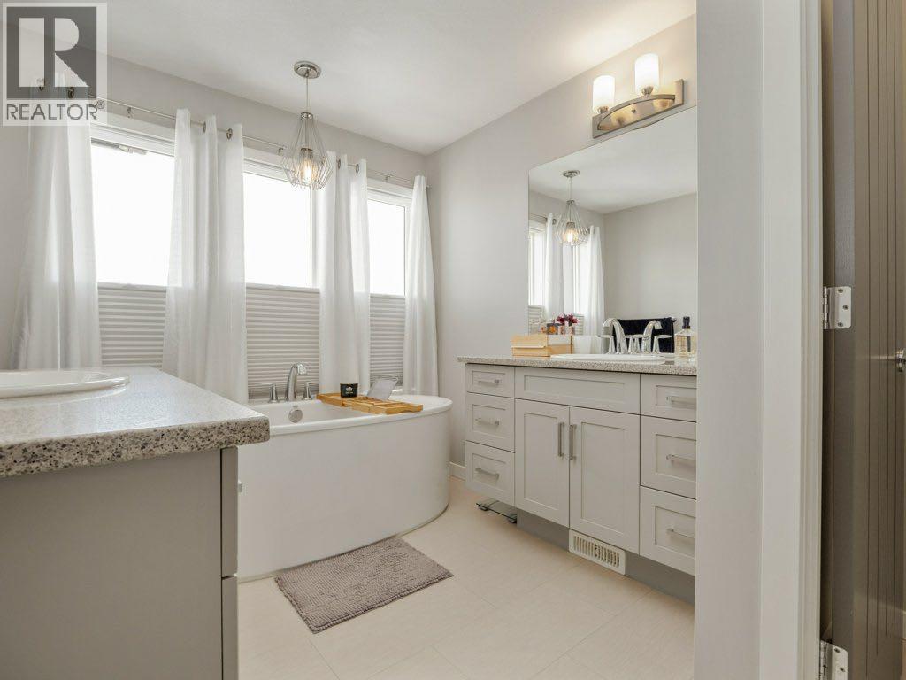 102 Blackwolf Bay N, Lethbridge, Alberta  T1H 7E9 - Photo 30 - A2281852