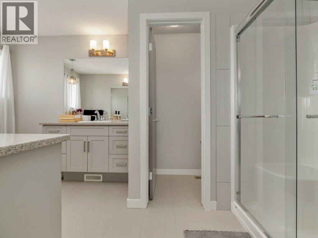 102 Blackwolf Bay N, Lethbridge, Alberta  T1H 7E9 - Photo 29 - A2281852