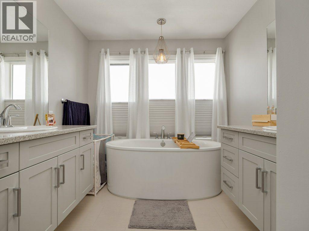 102 Blackwolf Bay N, Lethbridge, Alberta  T1H 7E9 - Photo 31 - A2281852