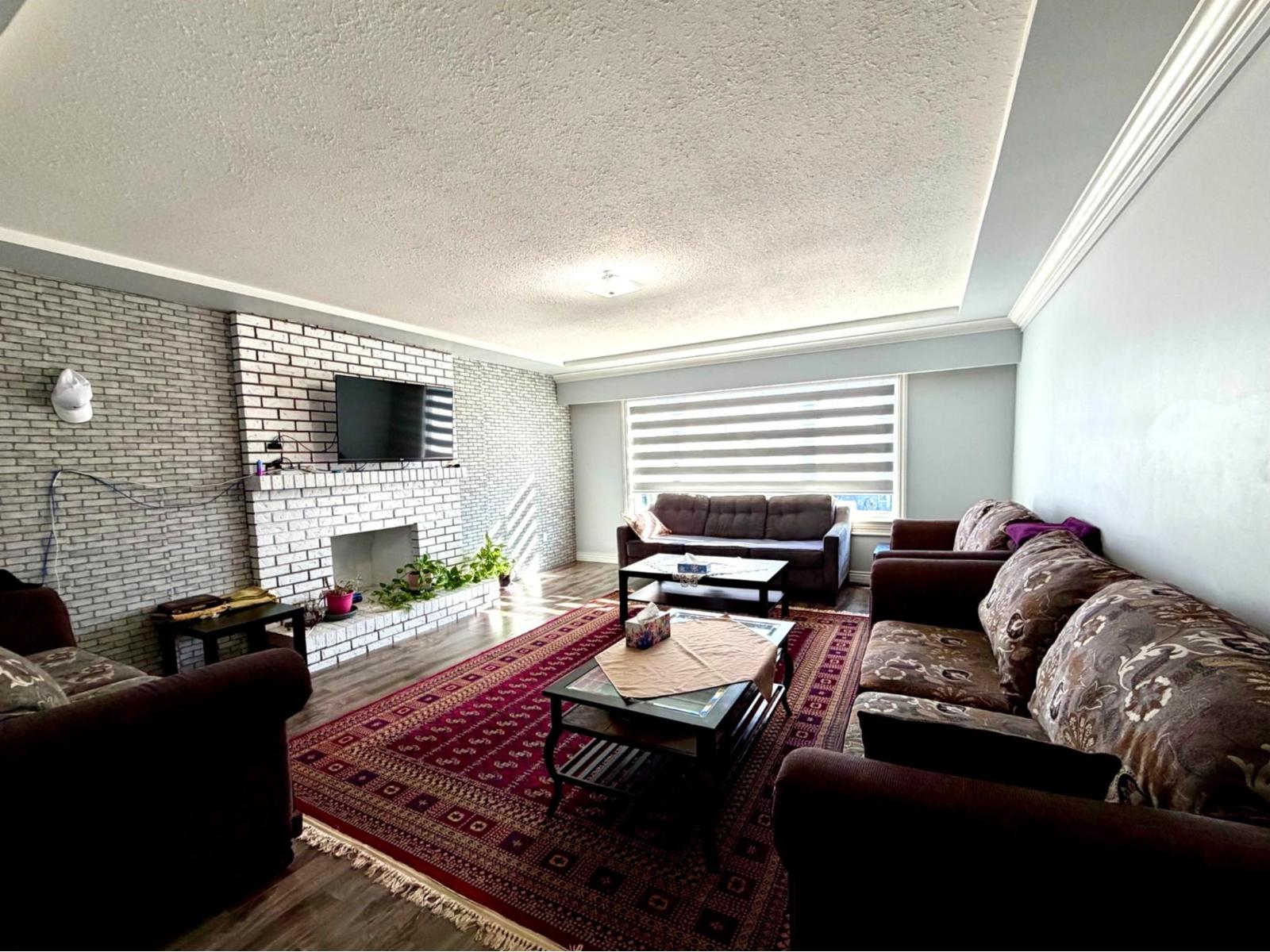 13443 91 Avenue, Surrey, British Columbia  V3V 1E3 - Photo 3 - R3090824