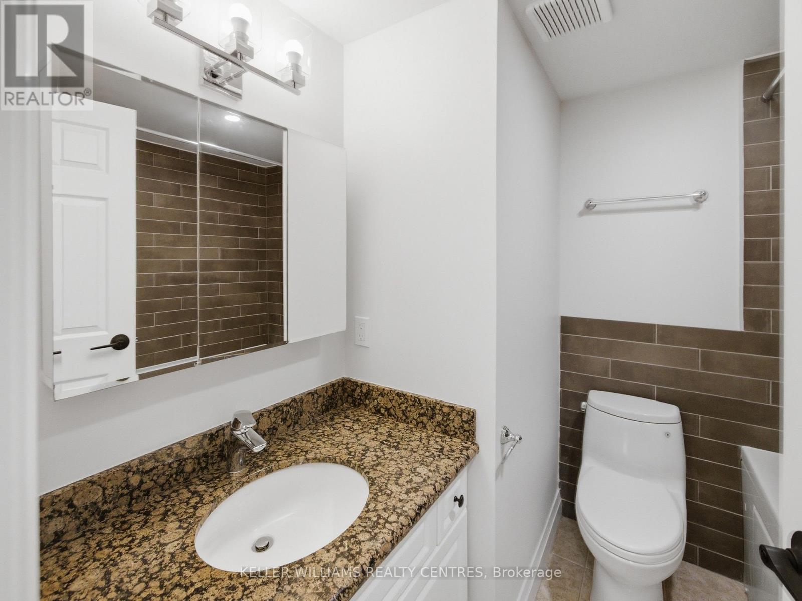 B - 88 Townsend Avenue, Bradford West Gwillimbury, Ontario  L3Z 1Y1 - Photo 18 - N12988632