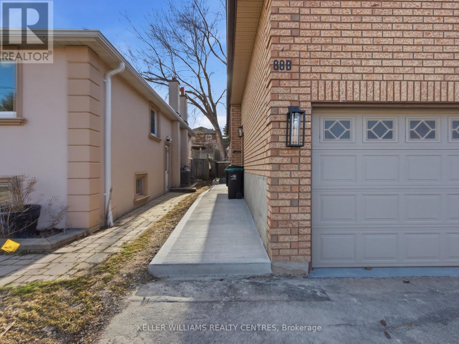 B - 88 Townsend Avenue, Bradford West Gwillimbury, Ontario  L3Z 1Y1 - Photo 2 - N12988632