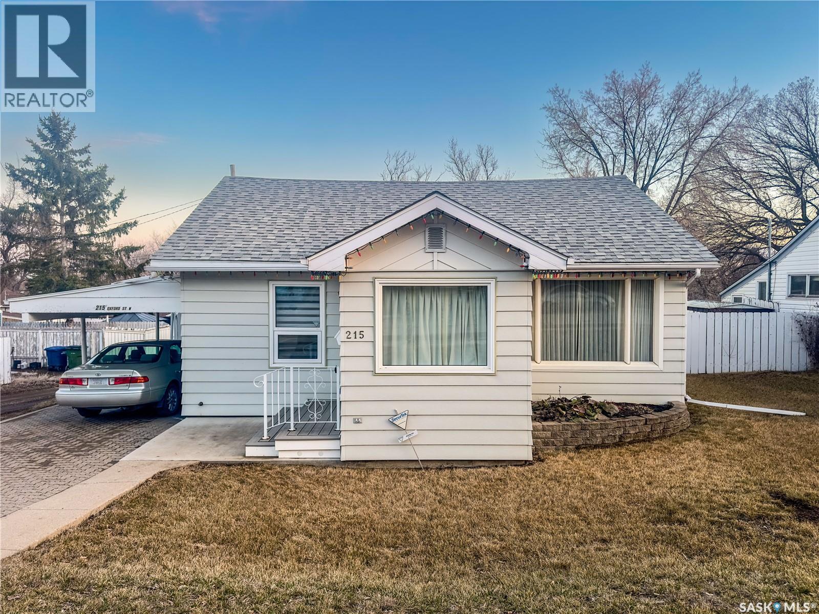 215 Oxford STREET W, Moose Jaw, Saskatchewan