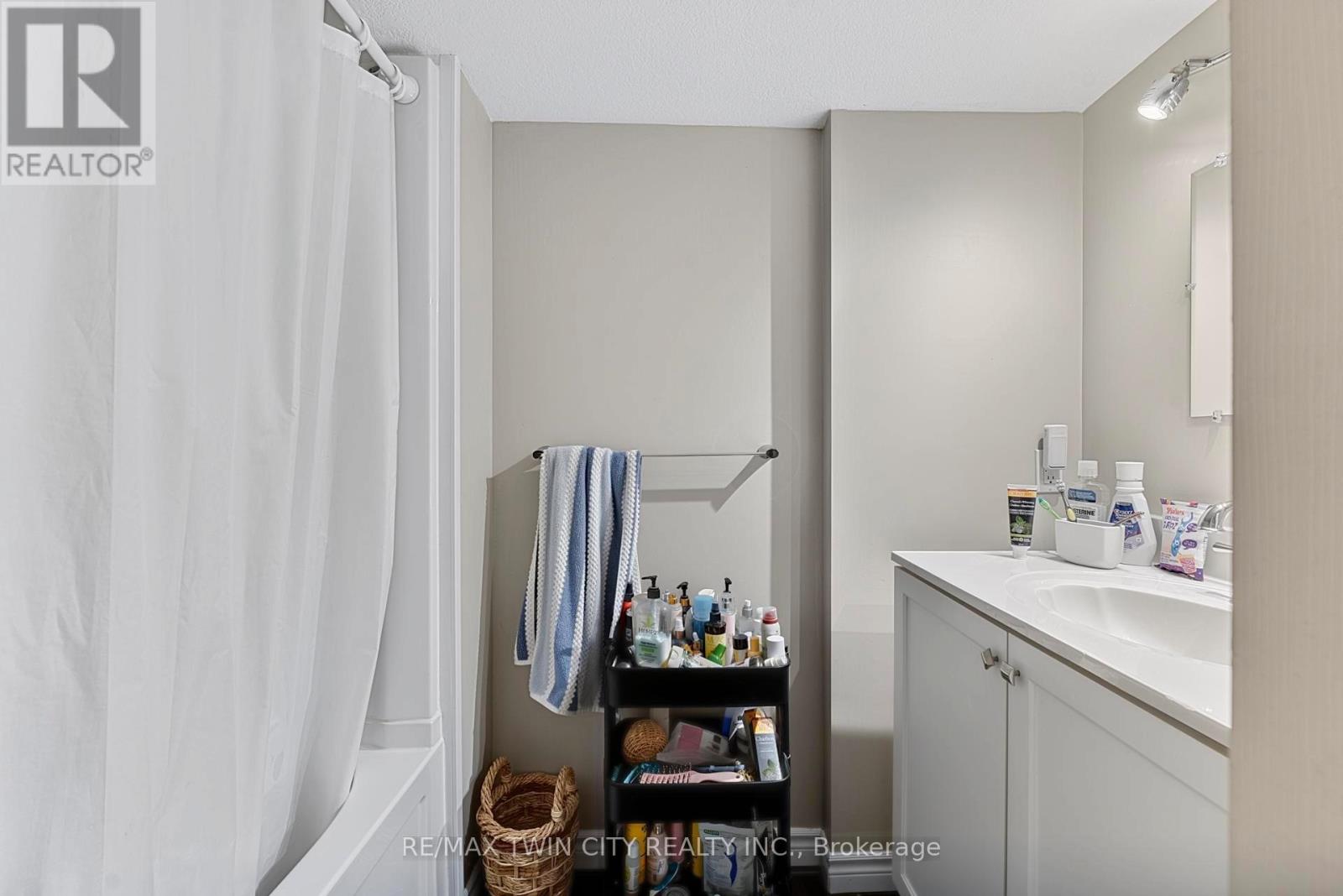 228 Holborn Drive, Kitchener, Ontario  N2A 2E8 - Photo 29 - X12977888