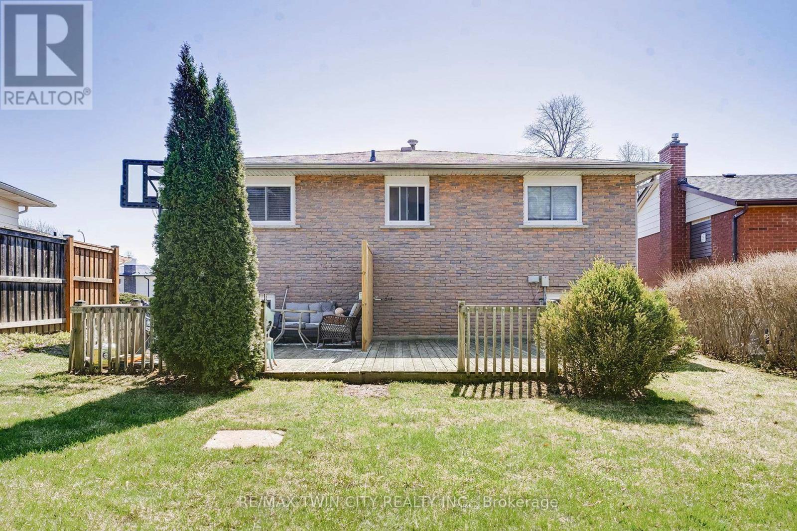 228 Holborn Drive, Kitchener, Ontario  N2A 2E8 - Photo 30 - X12977888