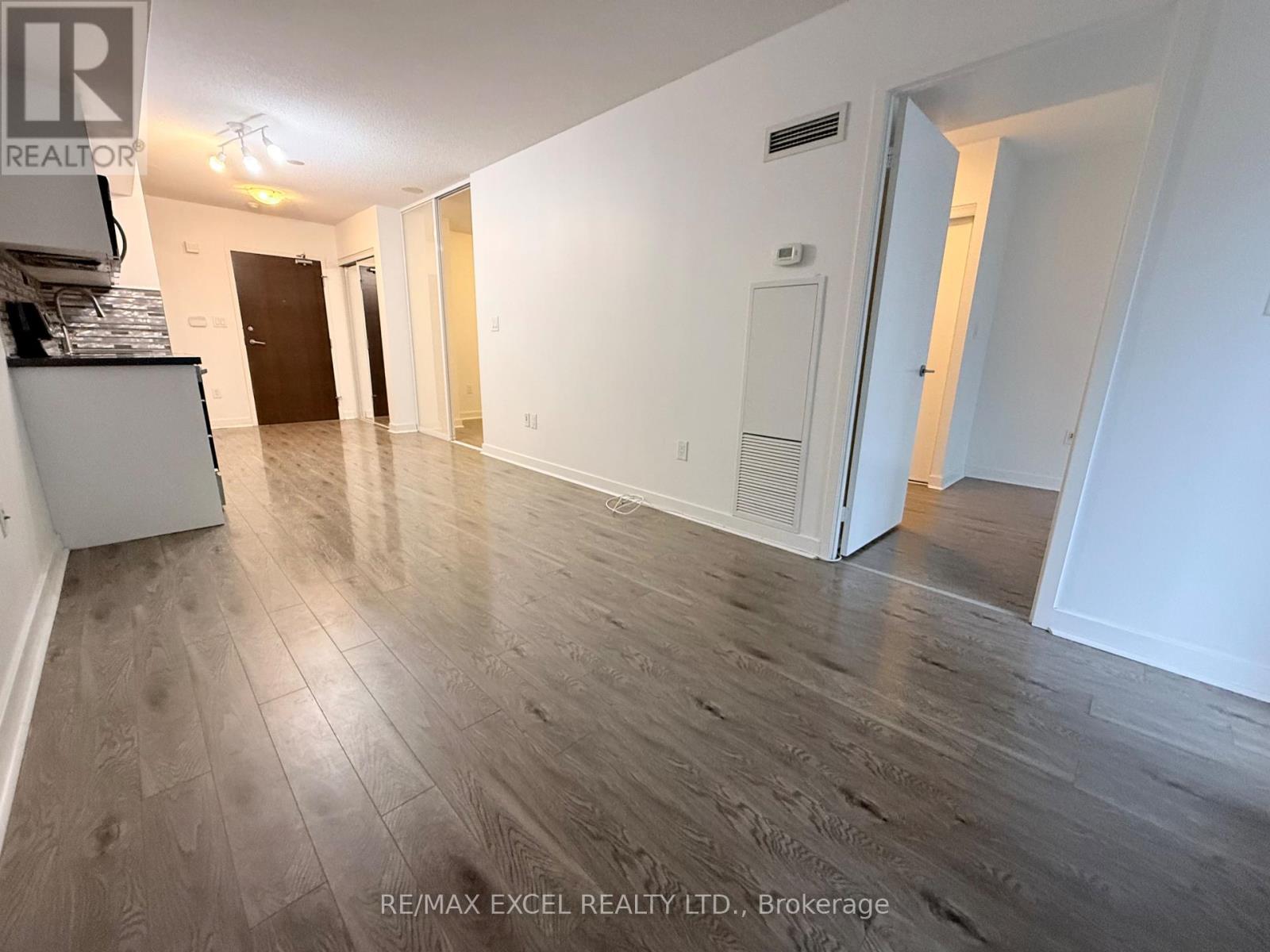 628 - 21 Iceboat Terrace, Toronto, Ontario  M5V 4A9 - Photo 7 - C12988396