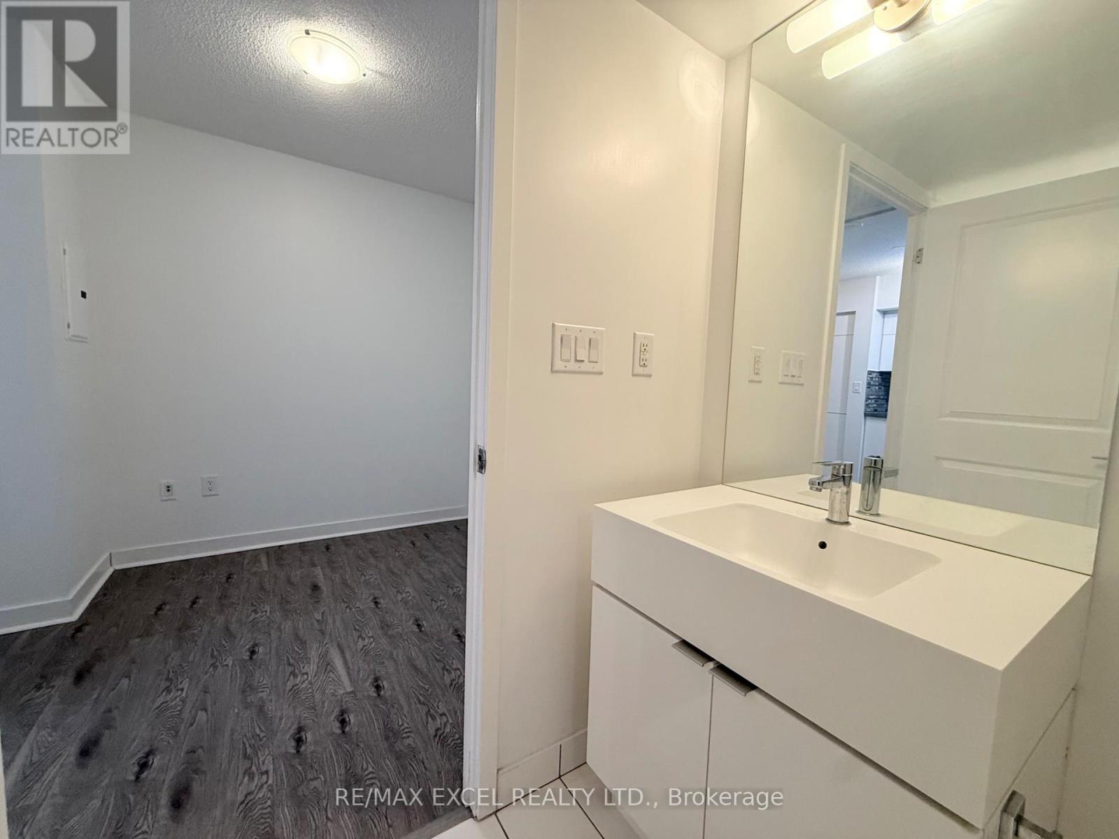 628 - 21 Iceboat Terrace, Toronto, Ontario  M5V 4A9 - Photo 11 - C12988396