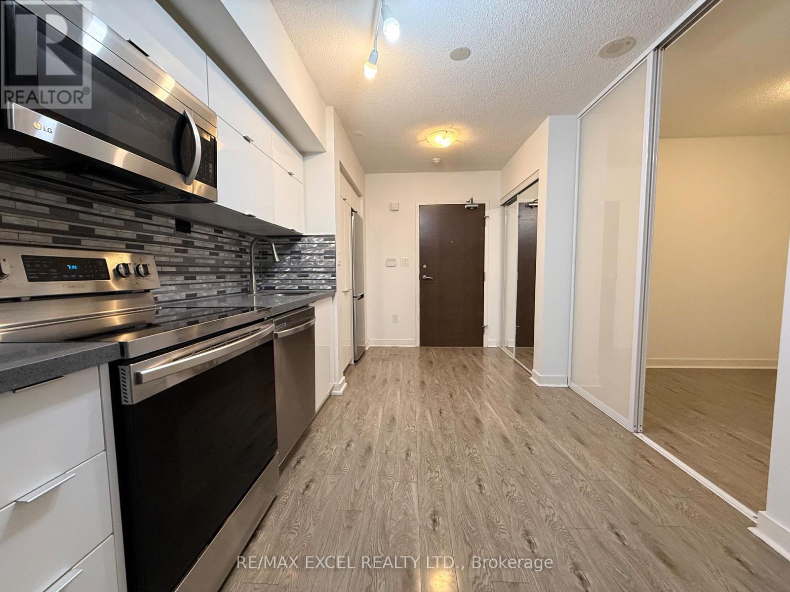 628 - 21 Iceboat Terrace, Toronto, Ontario  M5V 4A9 - Photo 5 - C12988396