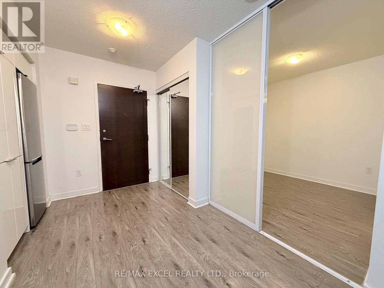 628 - 21 Iceboat Terrace, Toronto, Ontario  M5V 4A9 - Photo 3 - C12988396