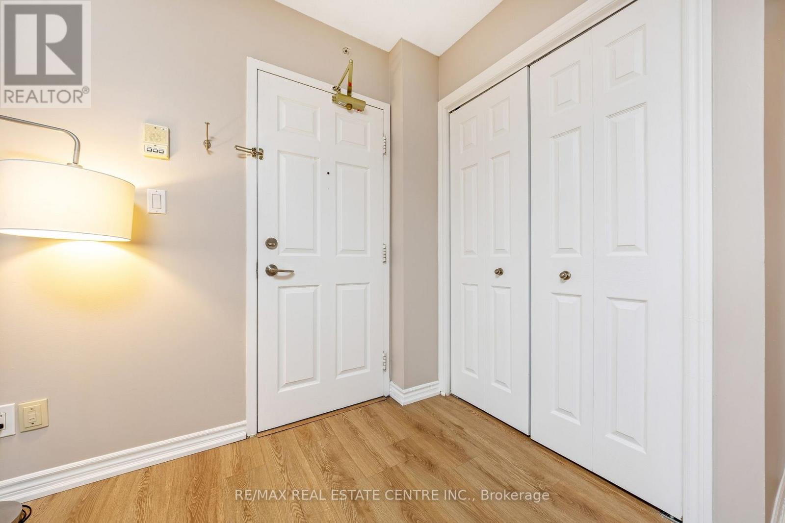 308 - 4025 Kilmer Drive, Burlington, Ontario  L7M 4M5 - Photo 6 - W12875072